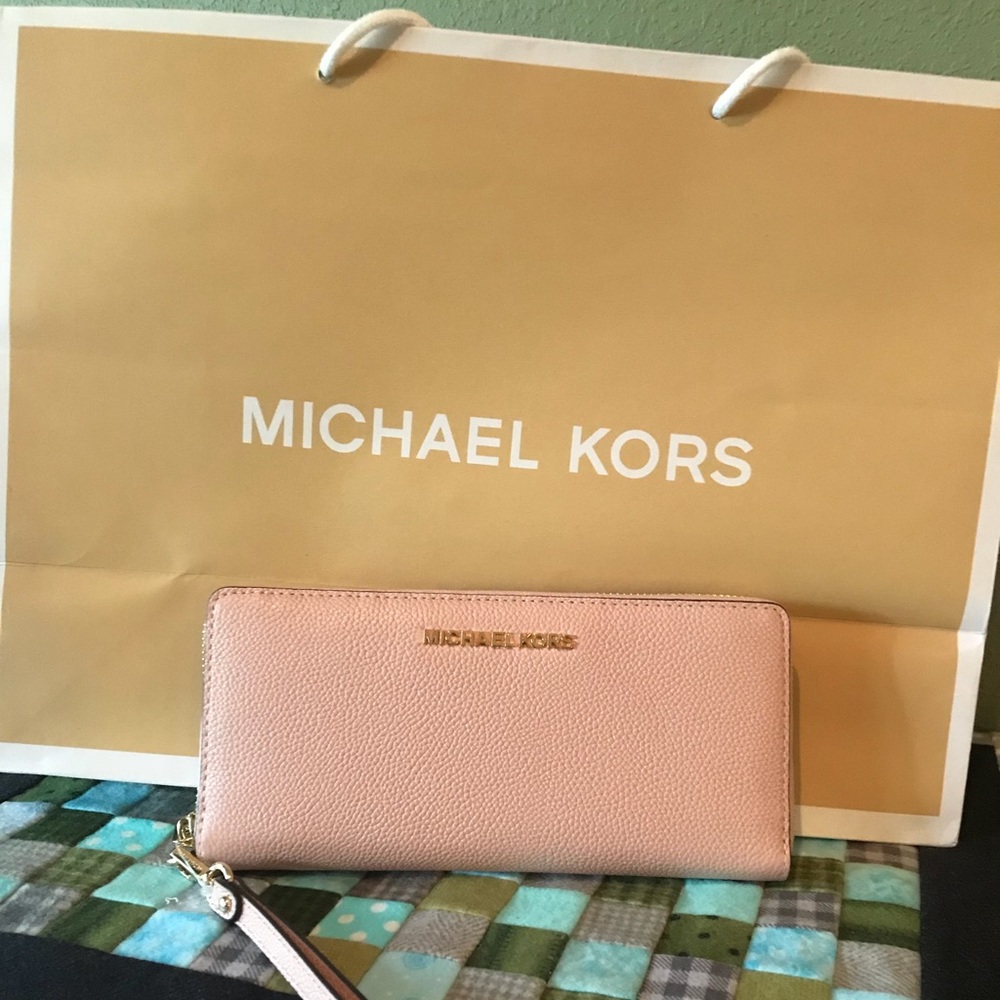 Michael Kors Wristlet- BRAND NEW!!!